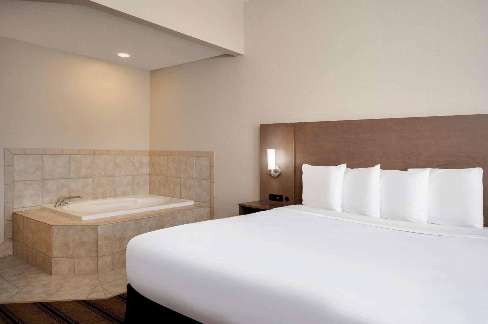 Country Inn & Suites By Radisson Albertville Near Outlet Mall Екстер'єр фото