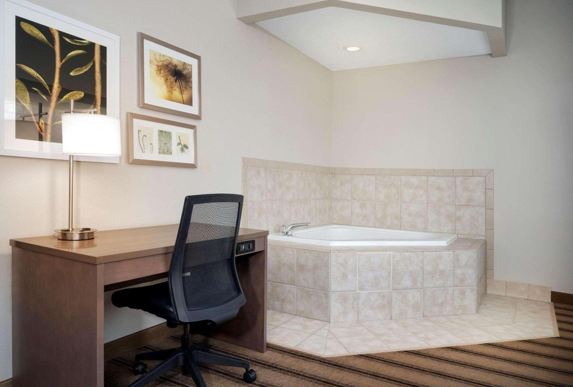 Country Inn & Suites By Radisson Albertville Near Outlet Mall Екстер'єр фото